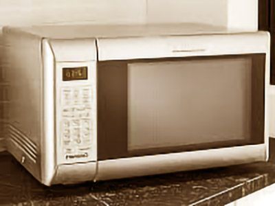 Nieszczelna mikrofalówka, naprawa drzwiczek – serwis AGD Warszawa – Mokotów, Wilanów